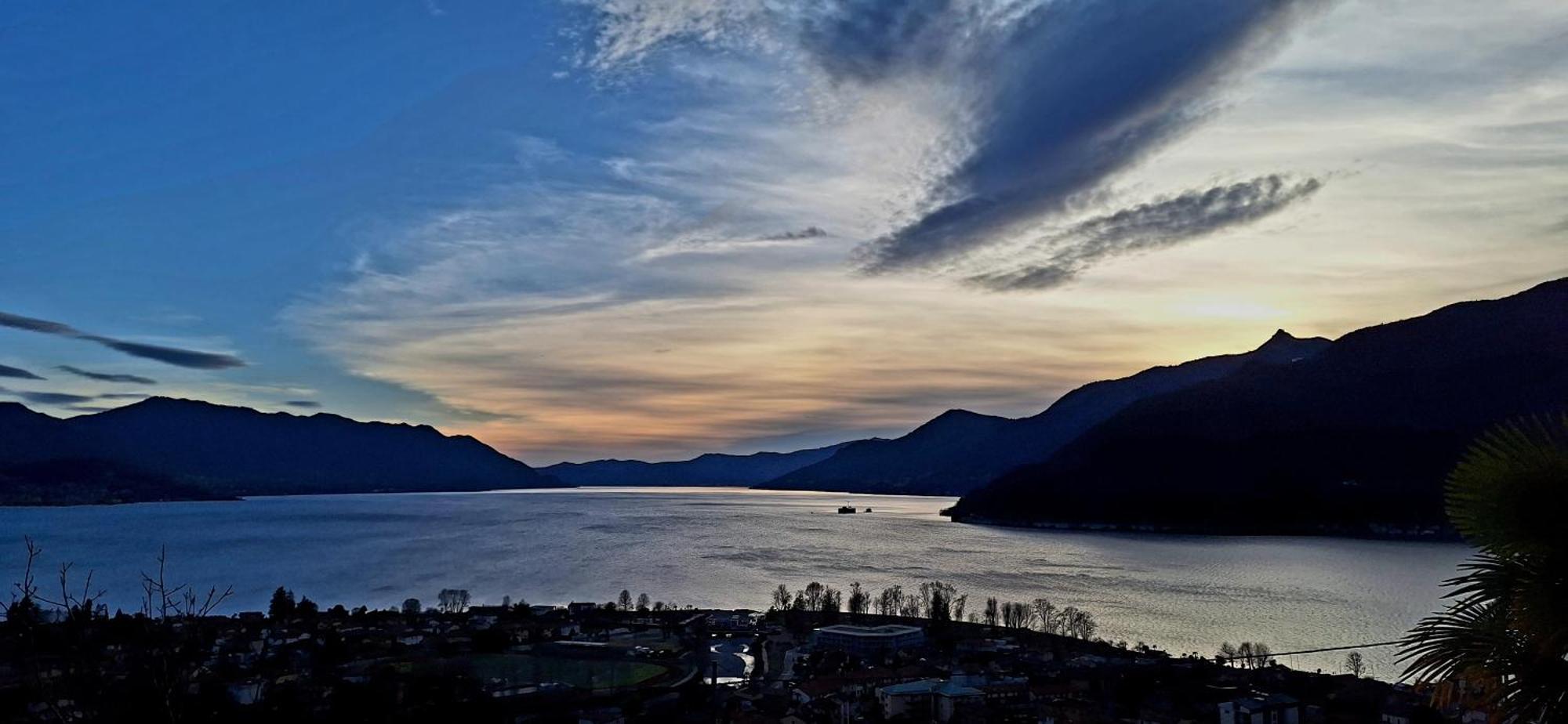 Sole & Lago-Lake Maccagno Luaran gambar