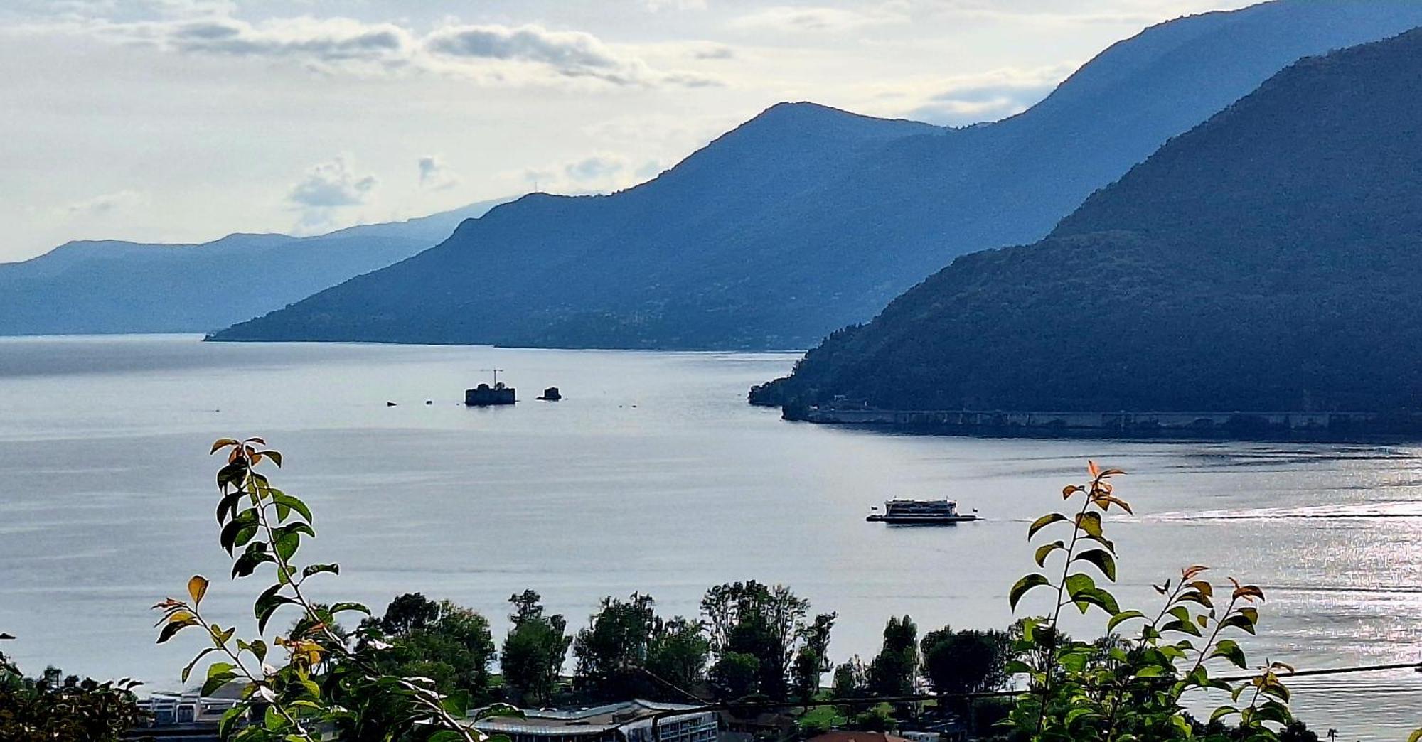 Sole & Lago-Lake Maccagno Luaran gambar