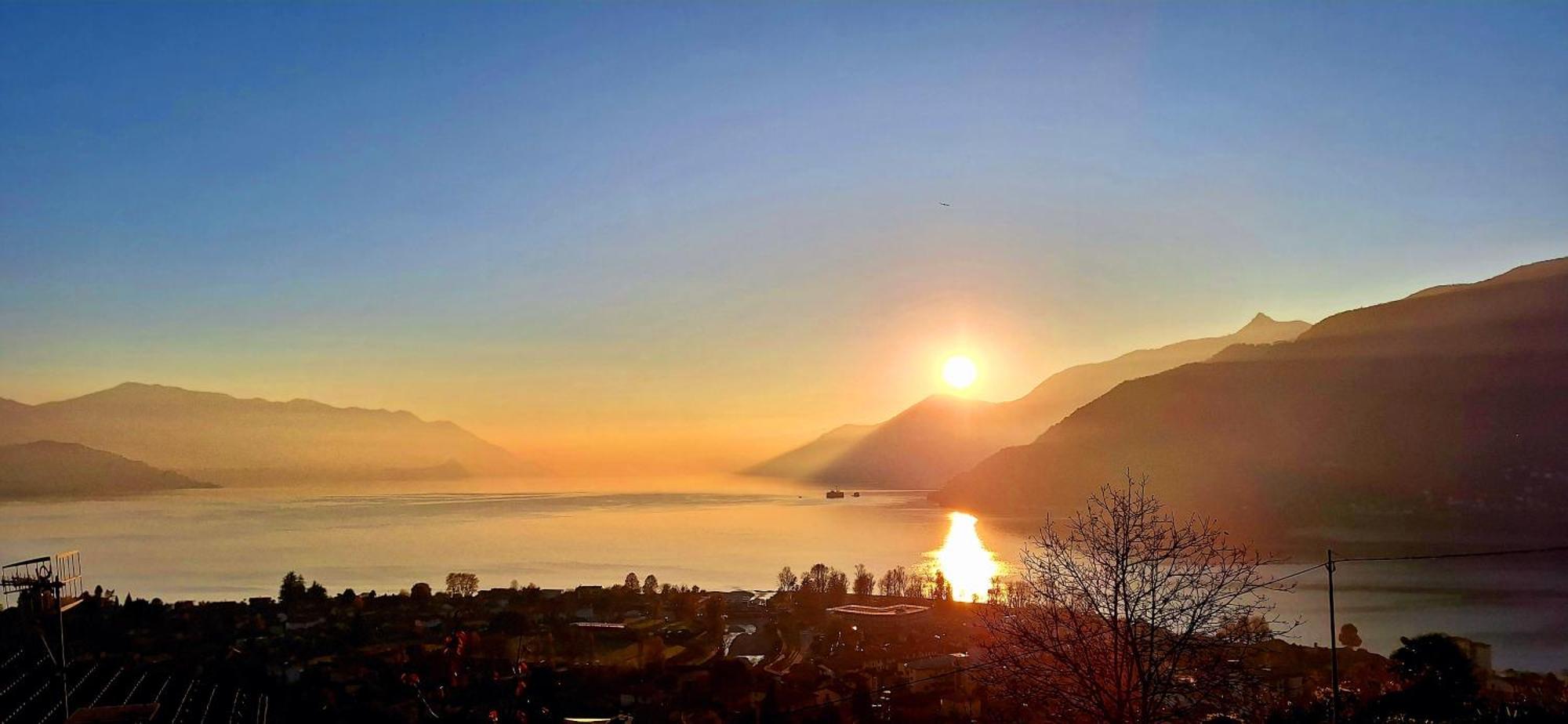 Sole & Lago-Lake Maccagno Luaran gambar